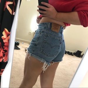 Levi’s 550 - High Waisted Shorts